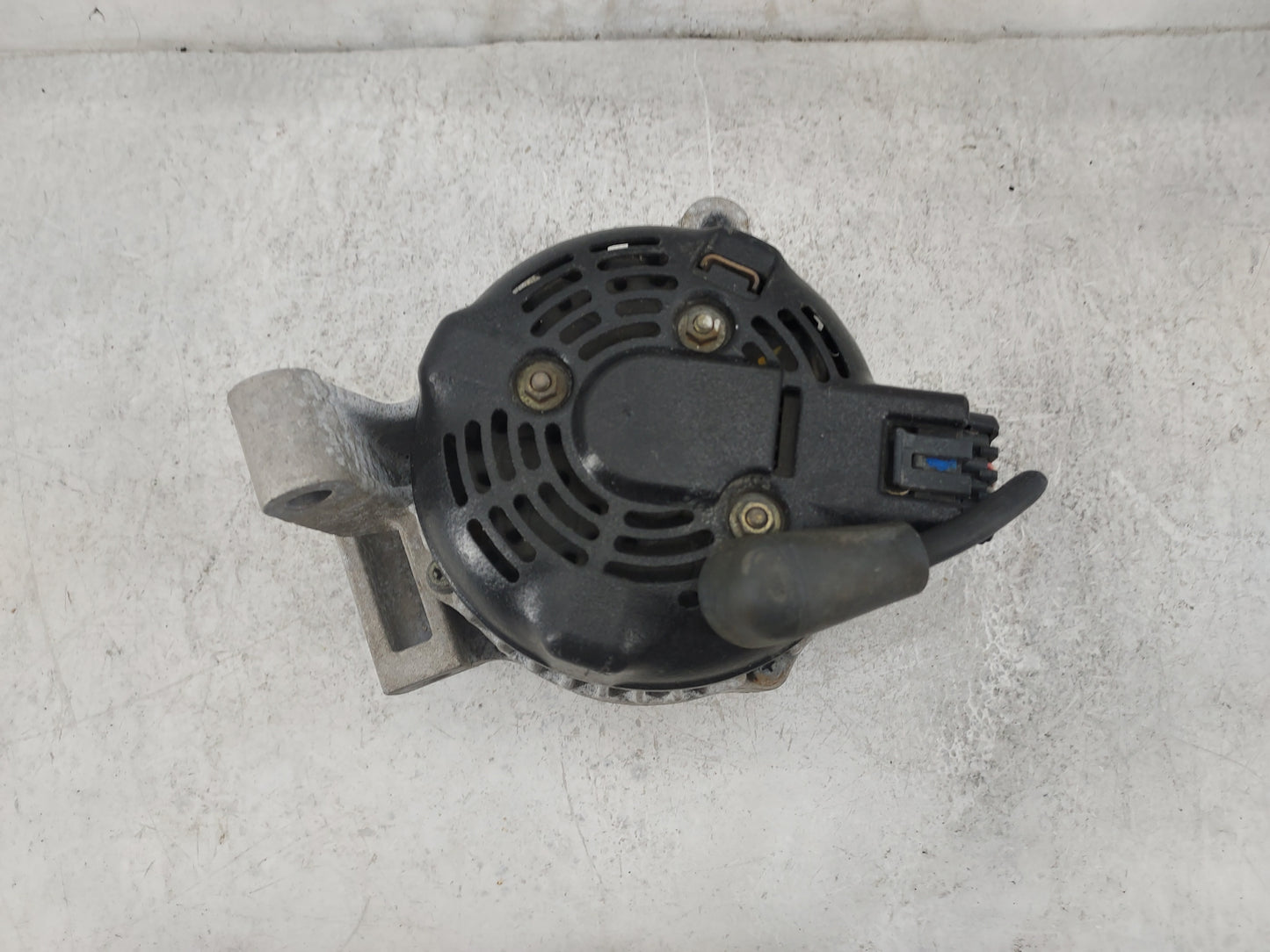 2004-2005 Buick Lesabre Alternator Replacement Generator Charging Assembly Engine OEM Fits Fits 2004 2005 OEM Used Auto Part