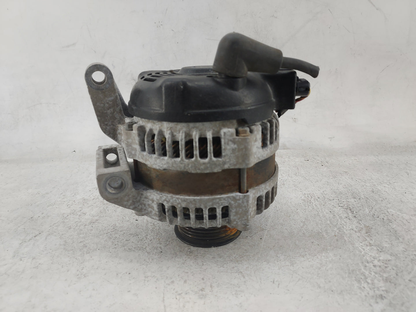 2004-2005 Buick Lesabre Alternator Replacement Generator Charging Assembly Engine OEM Fits Fits 2004 2005 OEM Used Auto Part