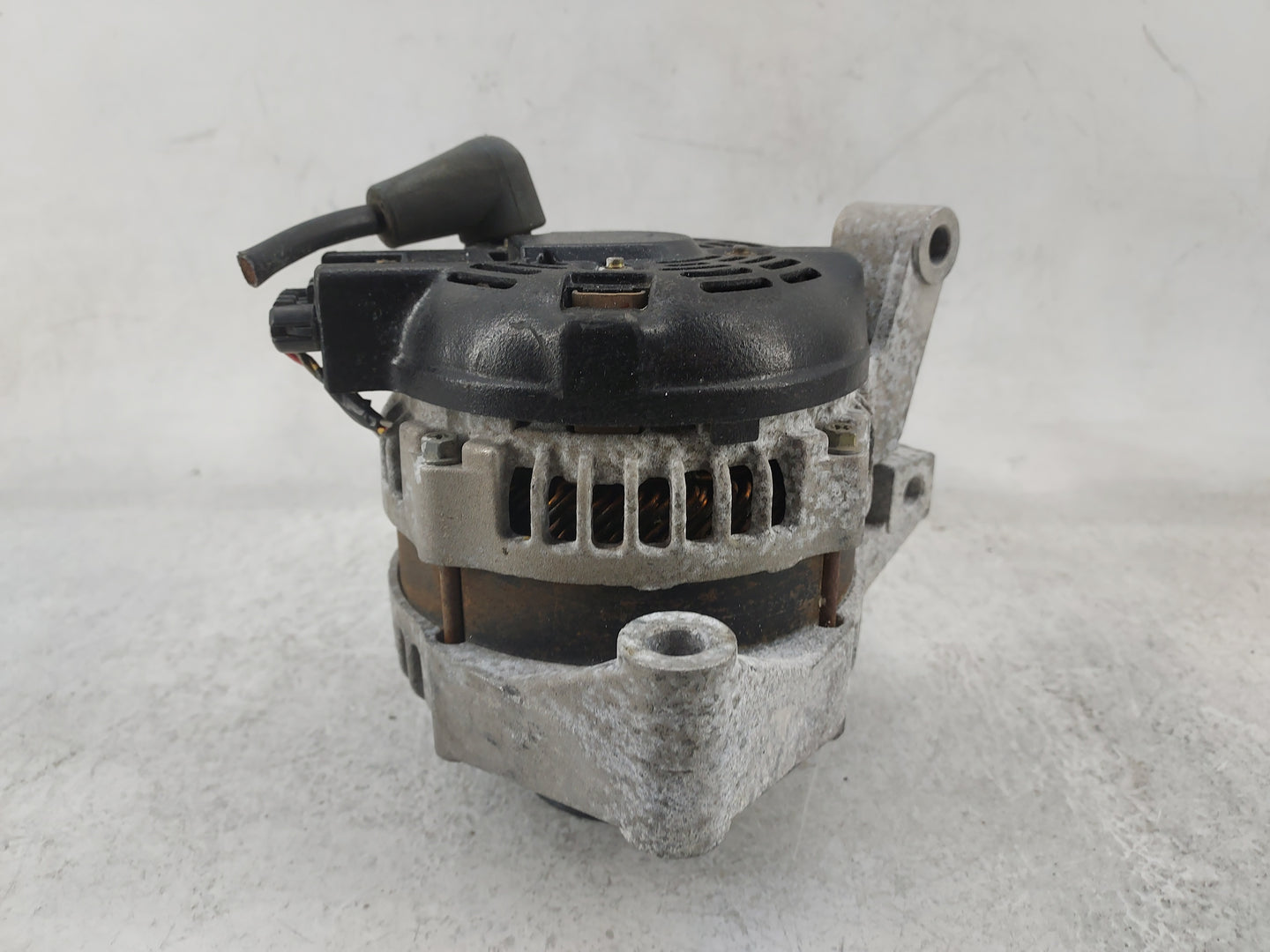 2004-2005 Buick Lesabre Alternator Replacement Generator Charging Assembly Engine OEM Fits Fits 2004 2005 OEM Used Auto Part