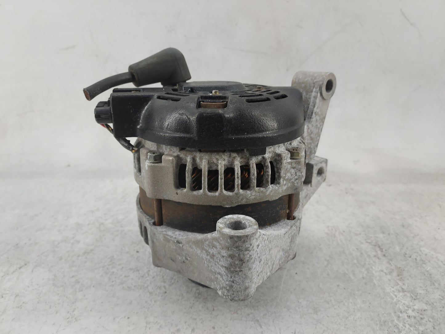 2004-2005 Buick Lesabre Alternator Replacement Generator Charging Assembly Engine OEM Fits Fits 2004 2005 OEM Used Auto Part