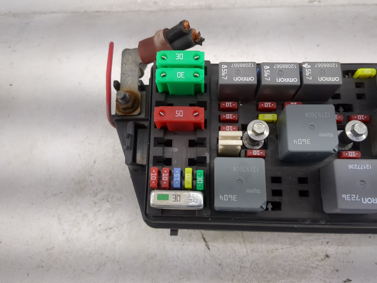 2000-2005 Buick Lesabre Fusebox Fuse Box Panel Relay Module Fits Fits 2000 2001 2002 2003 2004 2005 OEM Used Auto Parts - Oe