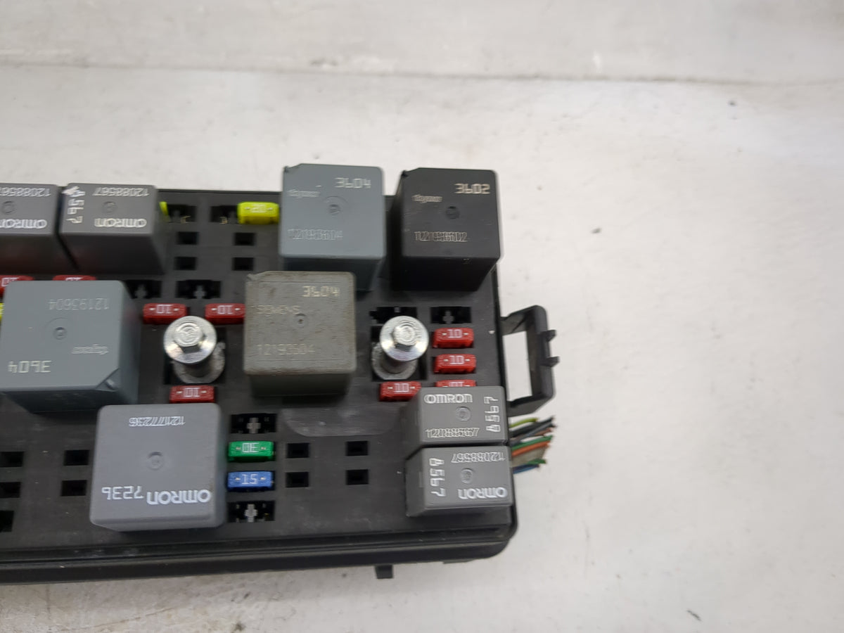 2000-2005 Buick Lesabre Fusebox Fuse Box Panel Relay Module Fits Fits 2000 2001 2002 2003 2004 2005 OEM Used Auto Parts - Oe