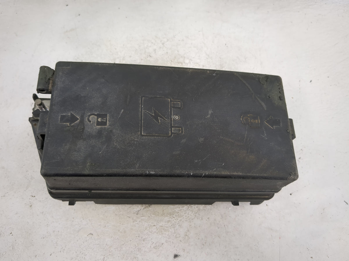 2000-2005 Buick Lesabre Fusebox Fuse Box Panel Relay Module Fits Fits 2000 2001 2002 2003 2004 2005 OEM Used Auto Parts - Oe