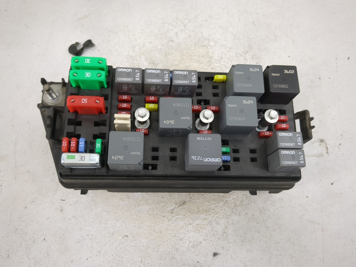 2000-2005 Buick Lesabre Fusebox Fuse Box Panel Relay Module Fits Fits 2000 2001 2002 2003 2004 2005 OEM Used Auto Parts - Oe