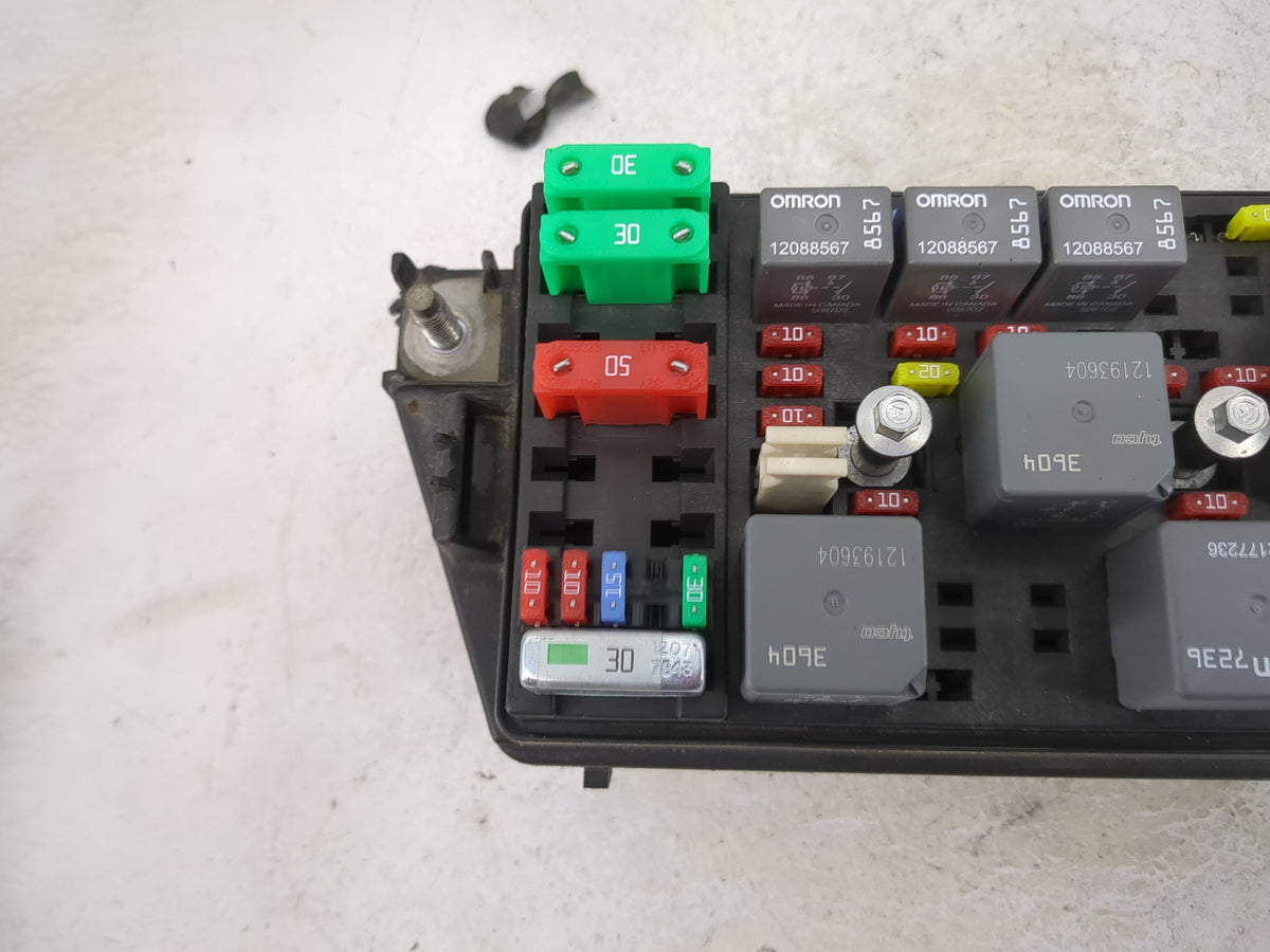 2000-2005 Buick Lesabre Fusebox Fuse Box Panel Relay Module Fits Fits 2000 2001 2002 2003 2004 2005 OEM Used Auto Parts - Oe
