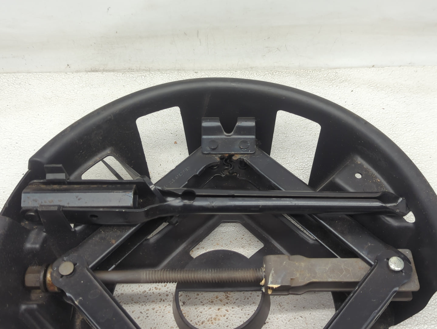 2009 Buick Lucerne Spare Scissor Car Jack - Oemusedautoparts1.com
