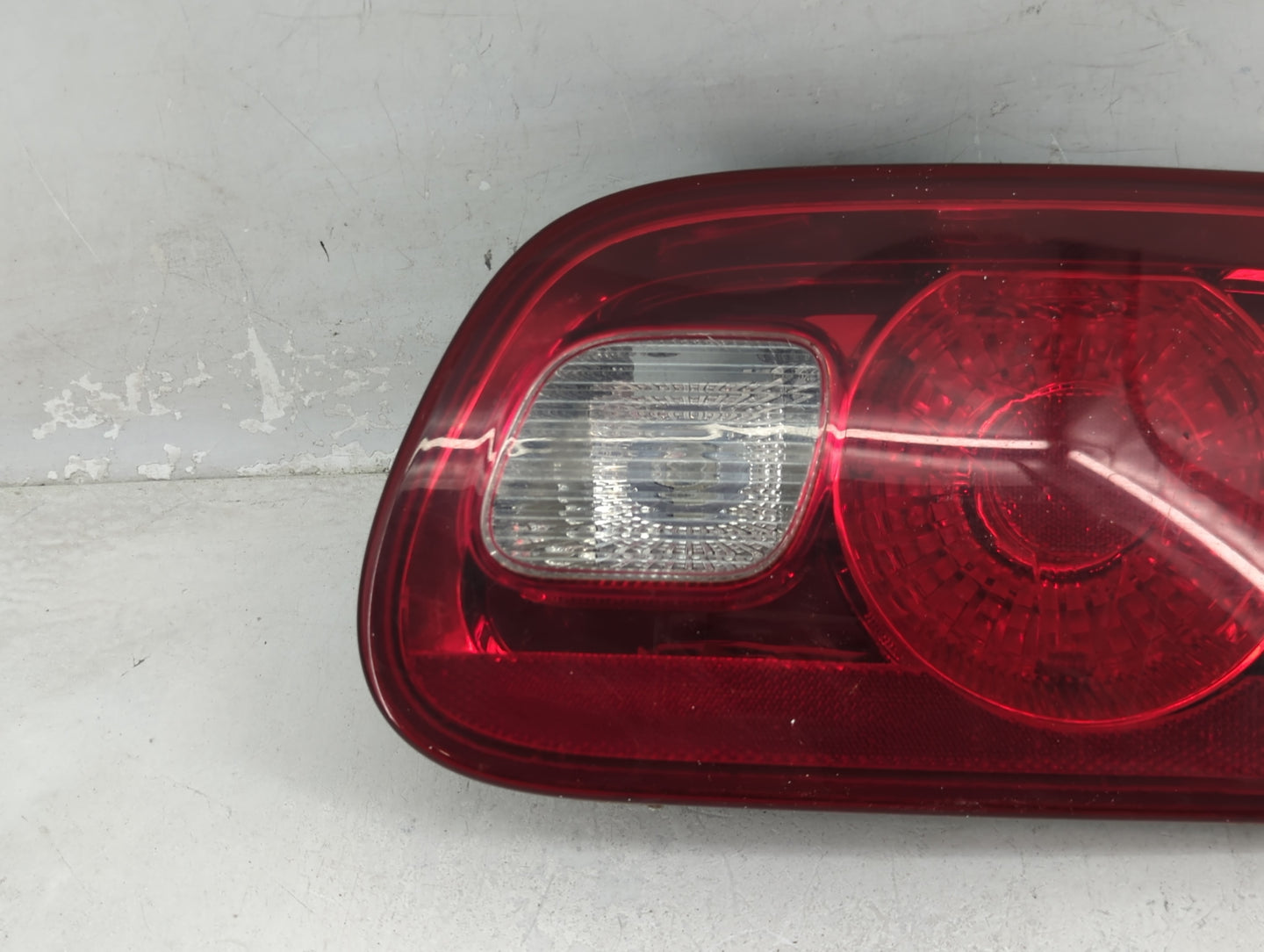 2006-2011 Buick Lucerne Passenger Right Side Deck Lid Mounted Tail Light - Oemusedautoparts1.com
