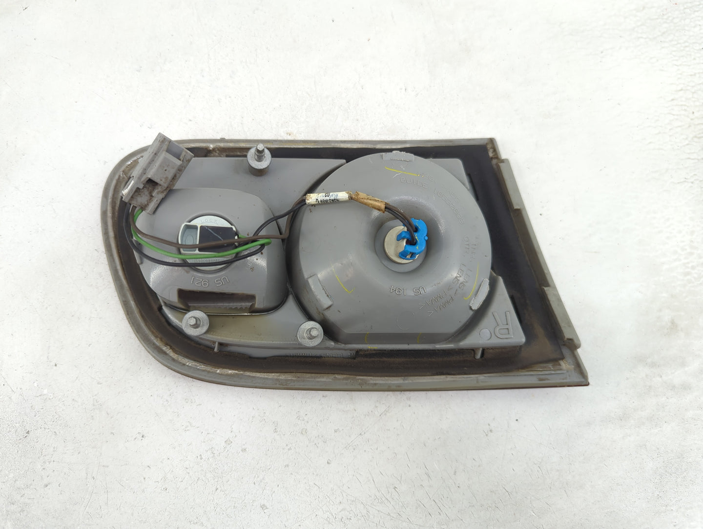 2006-2011 Buick Lucerne Passenger Right Side Deck Lid Mounted Tail Light - Oemusedautoparts1.com