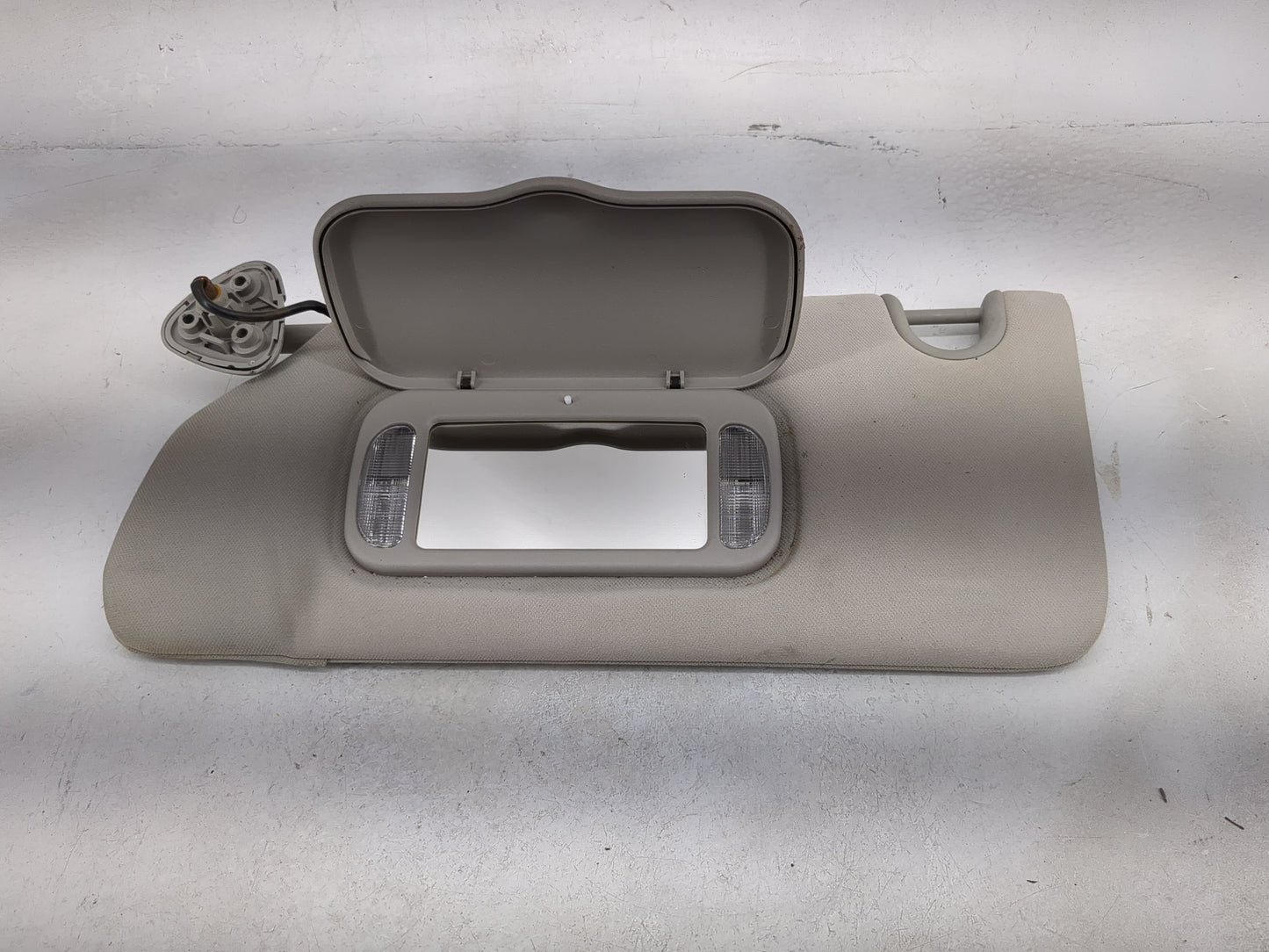 2006-2011 Buick Lucerne Sun Visor Shade Replacement Driver Left Mirror Fits Fits 2006 2007 2008 2009 2010 2011 OEM Used Auto