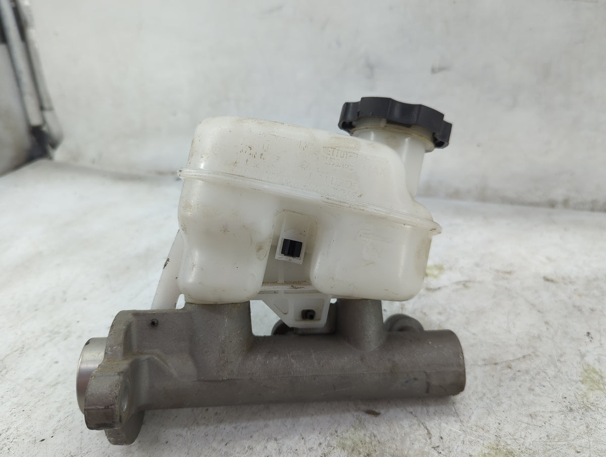 2006-2008 Buick Lucerne Brake Master Cylinder 5034430 - Oemusedautoparts1.com