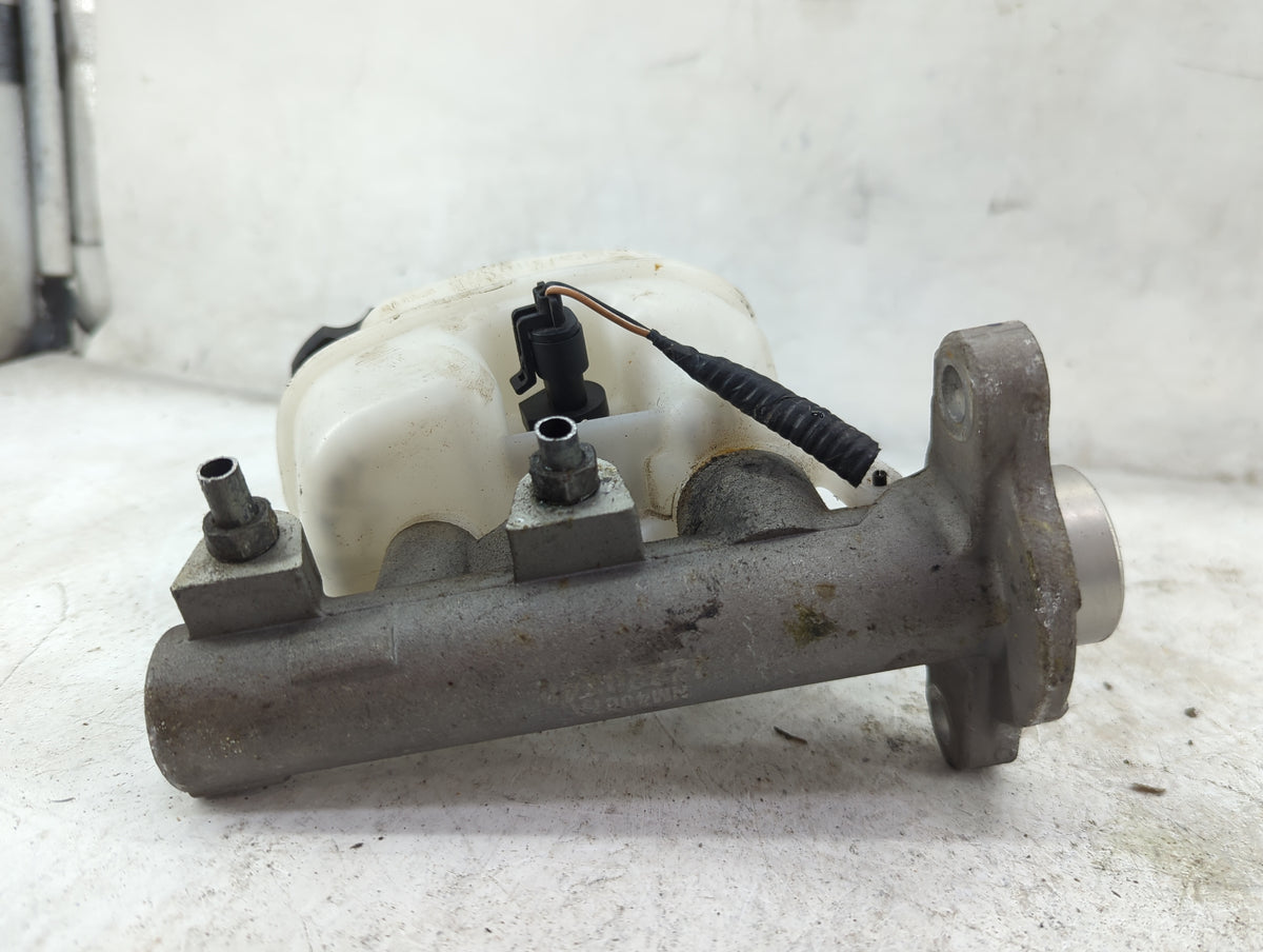 2006-2008 Buick Lucerne Brake Master Cylinder 5034430 - Oemusedautoparts1.com