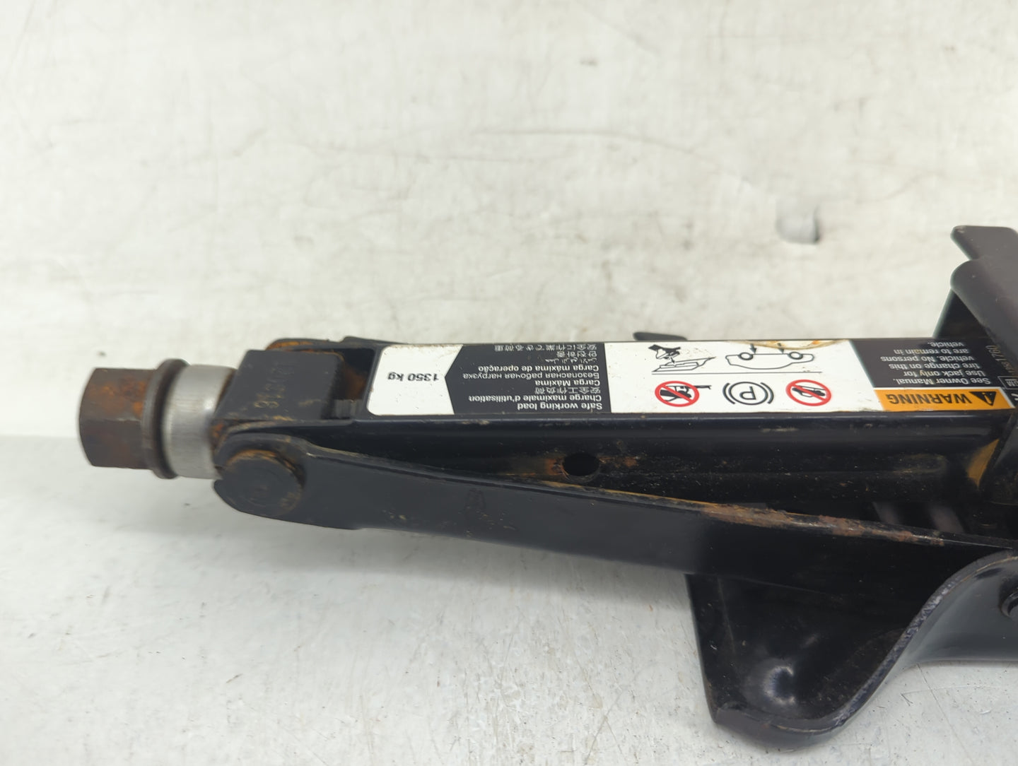 2007 Buick Lucerne Spare Scissor Car Jack - Oemusedautoparts1.com