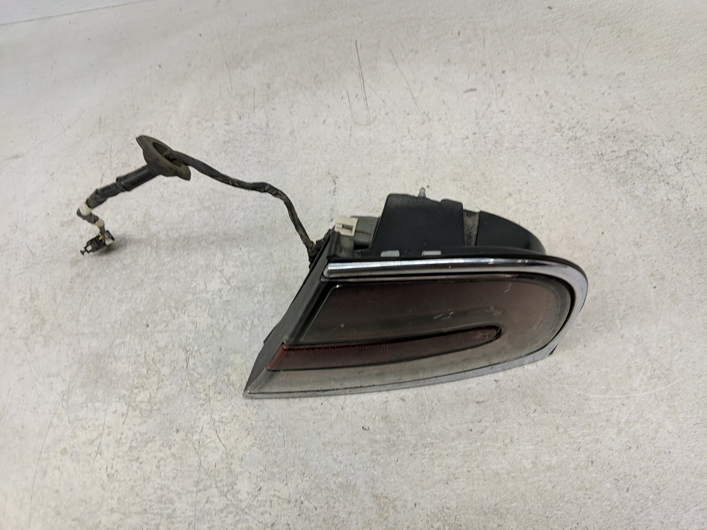 1998-2004 Buick Park Avenue Driver Left Side Deck Lid Mounted Tail Light - Oemusedautoparts1.com