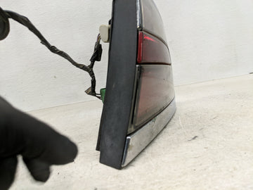 1998-2004 Buick Park Avenue Driver Left Side Deck Lid Mounted Tail Light