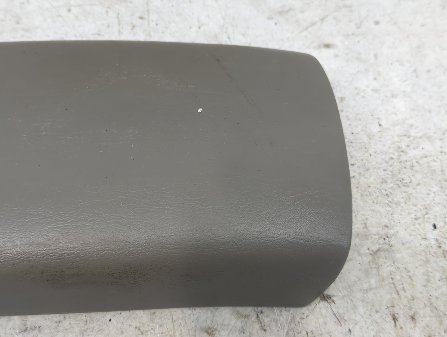 2000-2004 Buick Regal Center Console Armrest Cover Lid Fits Fits 2000 2001 2002 2003 2004 2005 OEM Used Auto Parts - Oemused