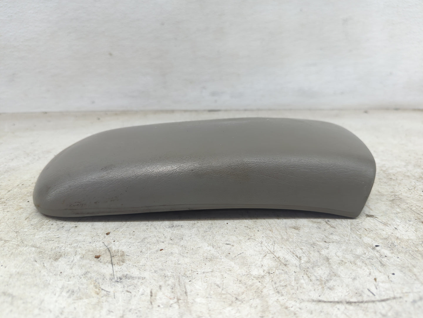 2000-2004 Buick Regal Center Console Armrest Cover Lid Fits Fits 2000 2001 2002 2003 2004 2005 OEM Used Auto Parts - Oemused
