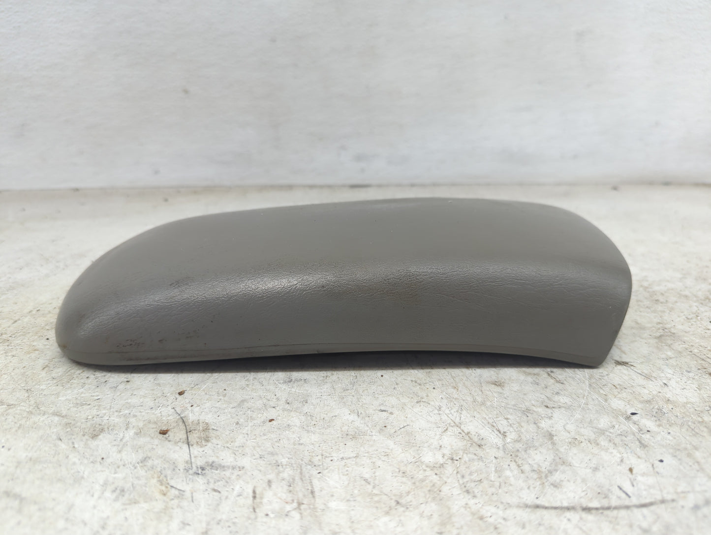 2000-2004 Buick Regal Center Console Armrest Cover Lid Fits Fits 2000 2001 2002 2003 2004 2005 OEM Used Auto Parts - Oemused
