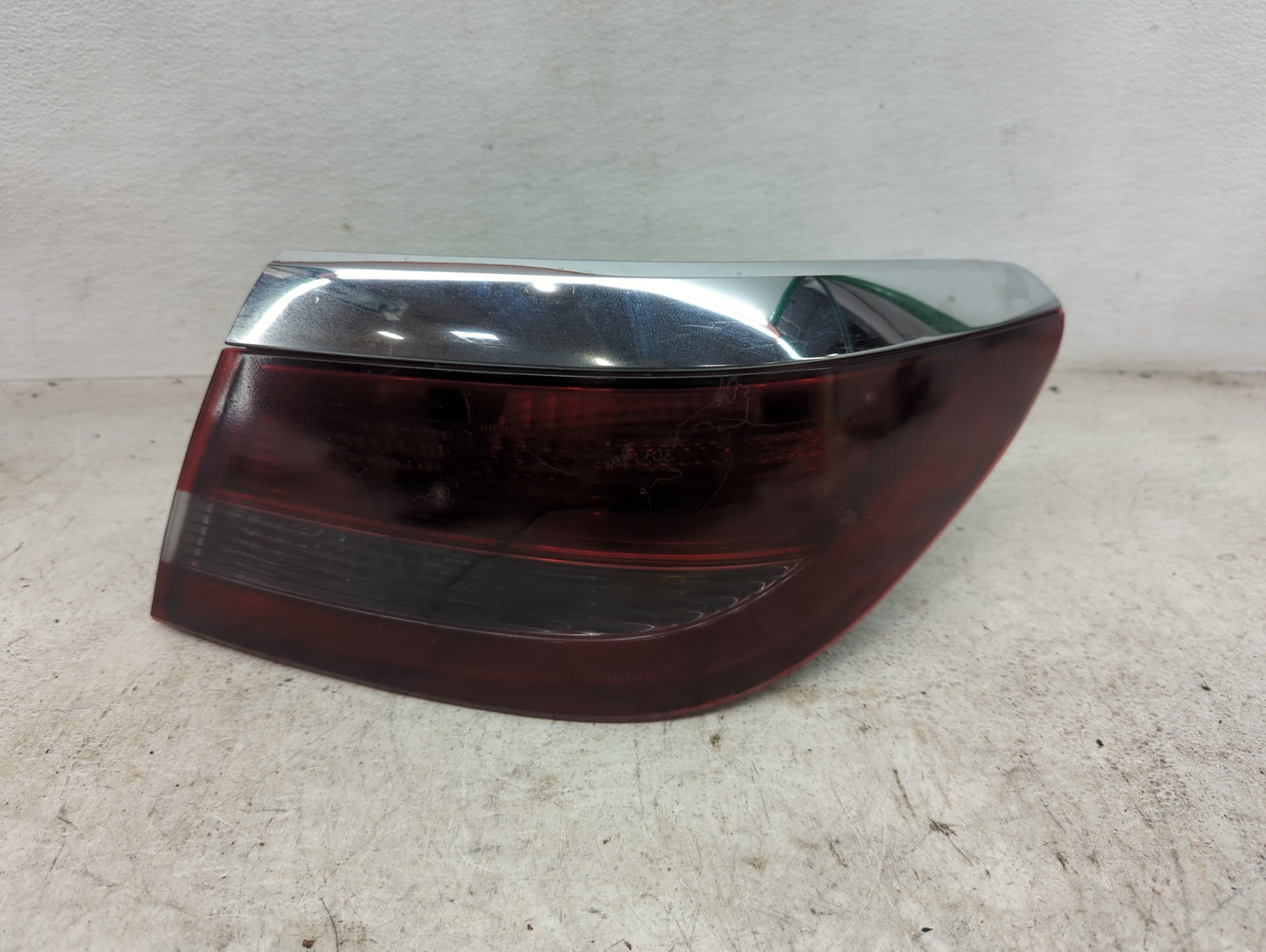 1997-2004 Buick Regal Tail Light Assembly Passenger Right OEM Fits Fits 1997 1998 1999 2000 2001 2002 2003 2004 OEM Used Aut