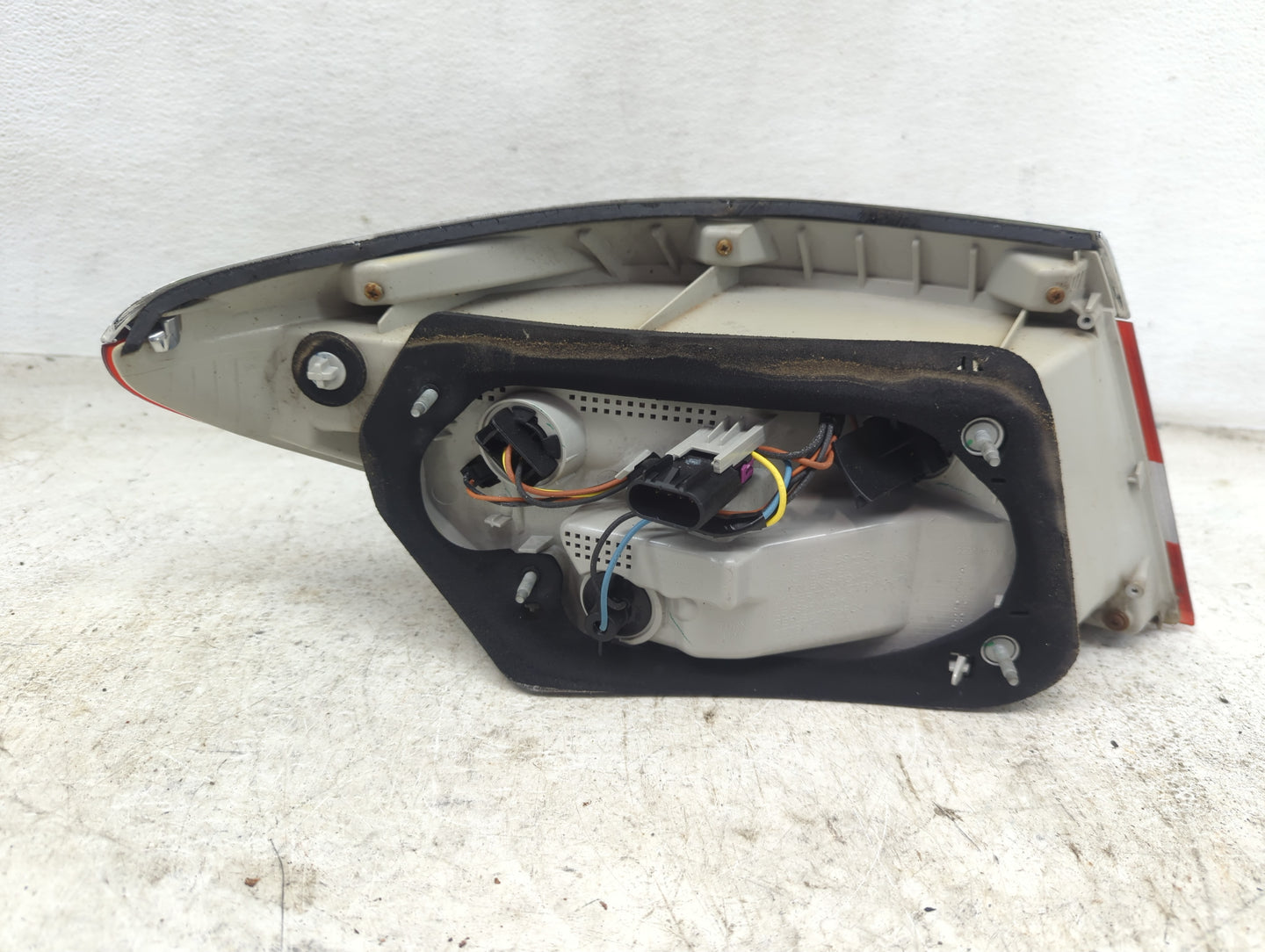 1997-2004 Buick Regal Tail Light Assembly Passenger Right OEM Fits Fits 1997 1998 1999 2000 2001 2002 2003 2004 OEM Used Aut