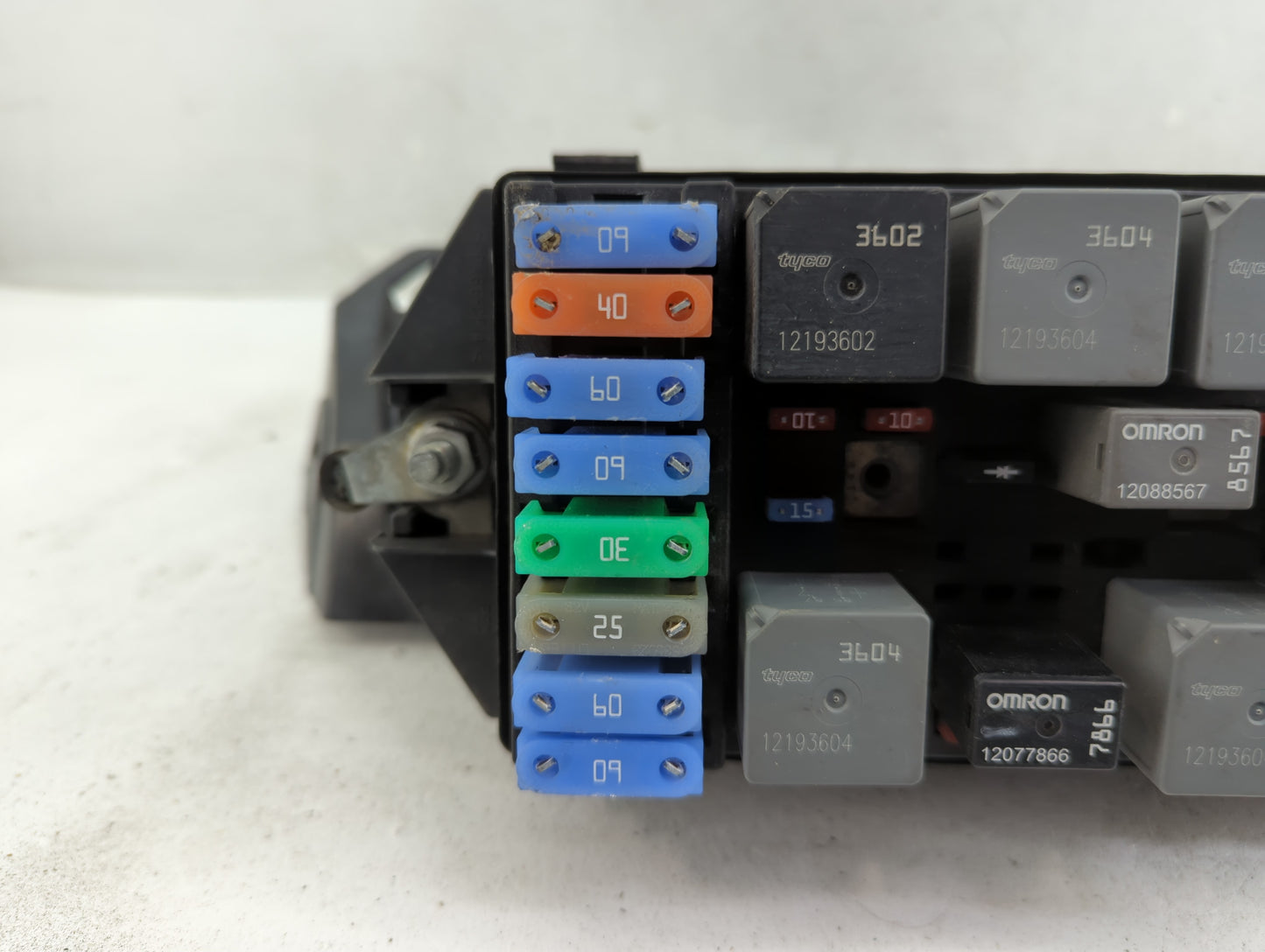 2000-2004 Buick Regal Fusebox Fuse Box Panel Relay Module Fits Fits 2000 2001 2002 2003 2004 2005 OEM Used Auto Parts - Oemu