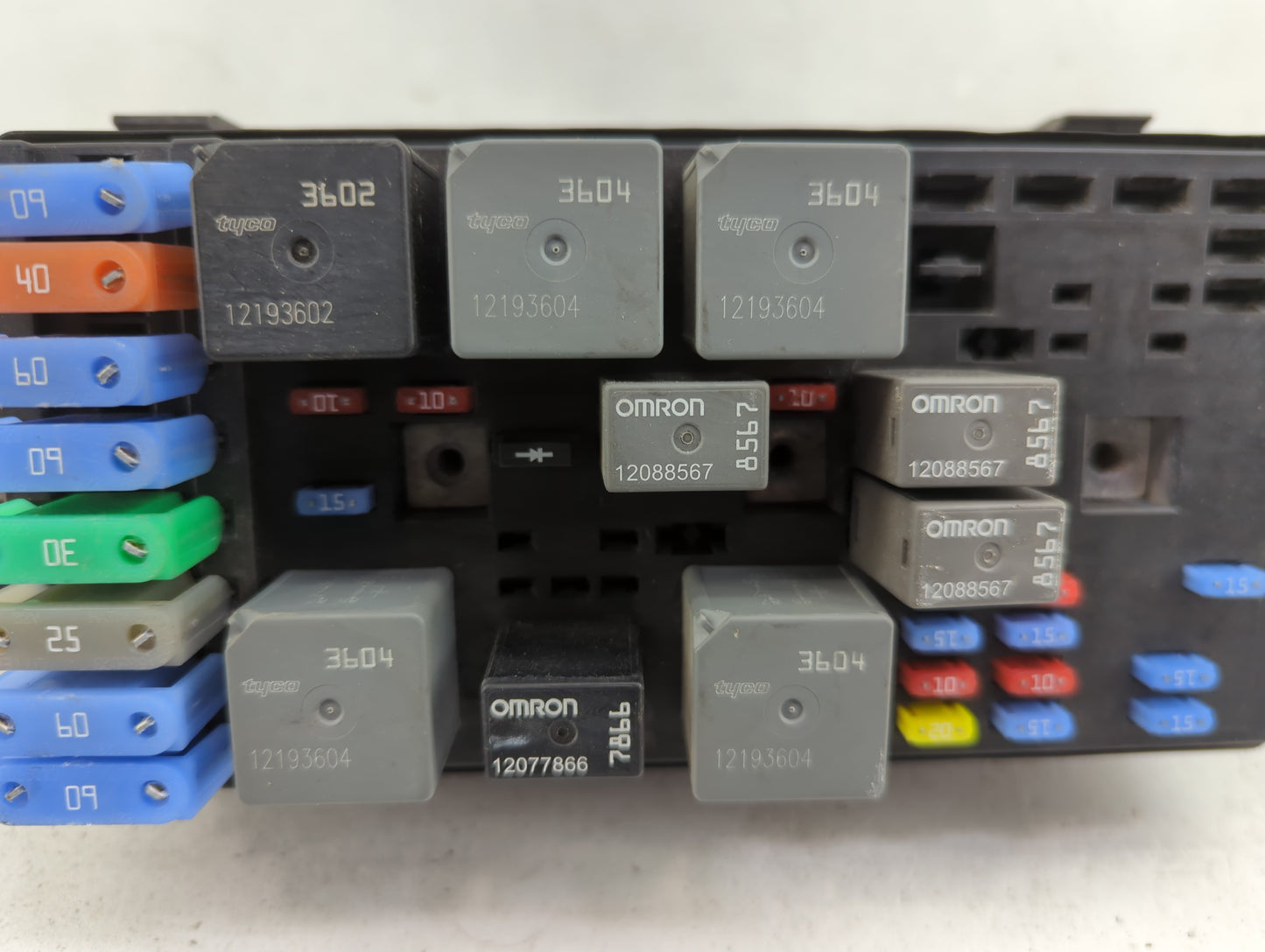 2000-2004 Buick Regal Fusebox Fuse Box Panel Relay Module Fits Fits 2000 2001 2002 2003 2004 2005 OEM Used Auto Parts - Oemu