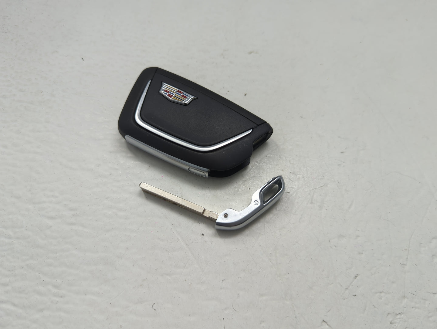 Cadillac Keyless Entry Remote Fob YG020TB1 13560906 5 buttons - Oemusedautoparts1.com