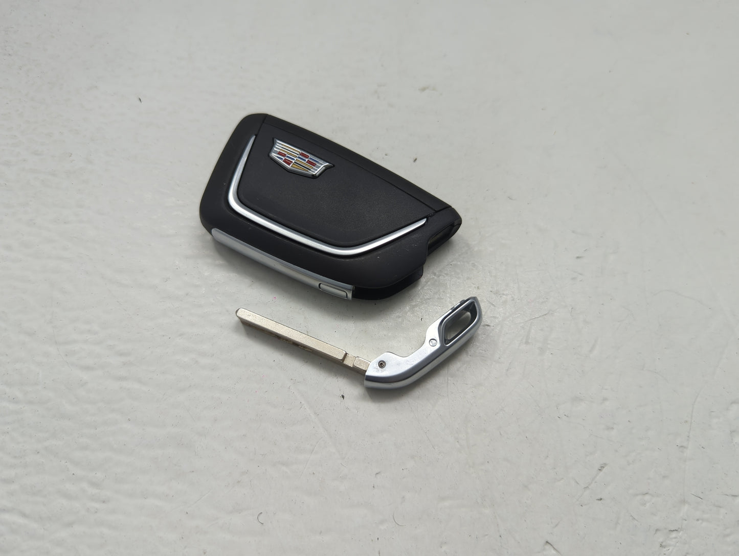 Cadillac Keyless Entry Remote Fob YG020TB1 13560906 5 buttons - Oemusedautoparts1.com