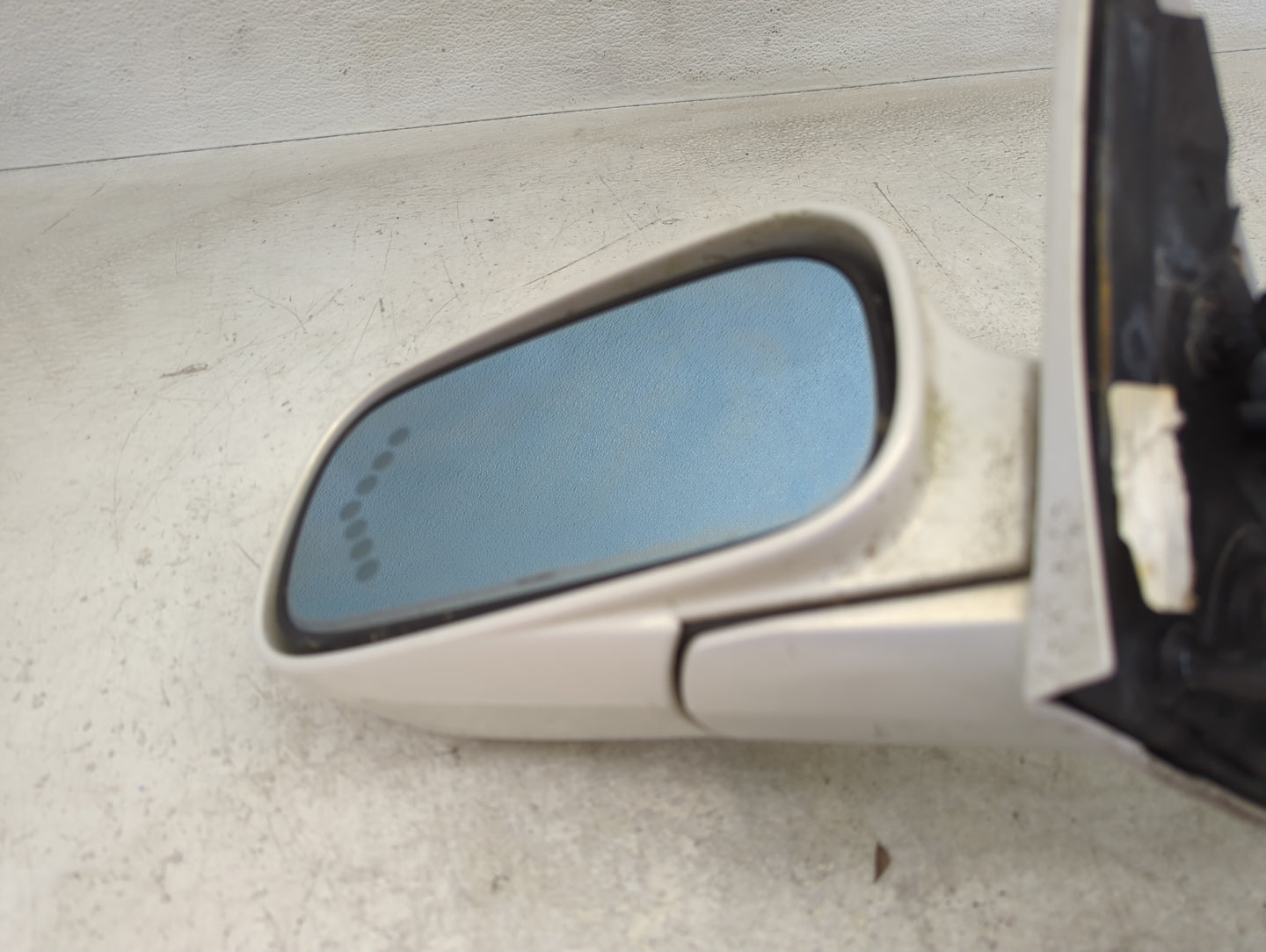 2003-2005 Cadillac Deville Driver Side View Mirror - Left Door Mirror OEM Used - Oemusedautoparts1.com