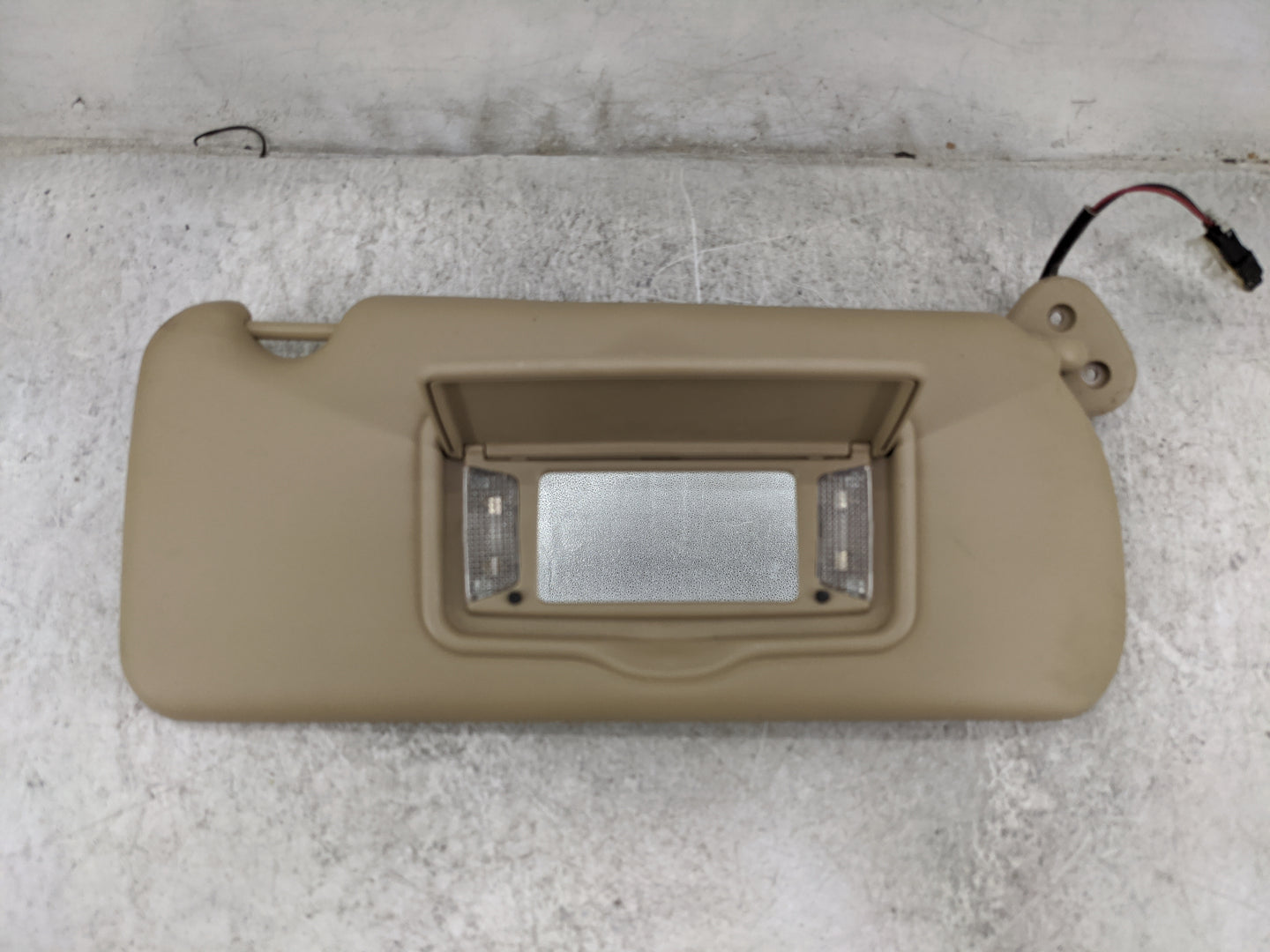 2004-2009 Cadillac Srx Sun Visor Shade Replacement Passenger Right Mirror Fits Fits 2004 2005 2006 2007 2008 2009 OEM Used A