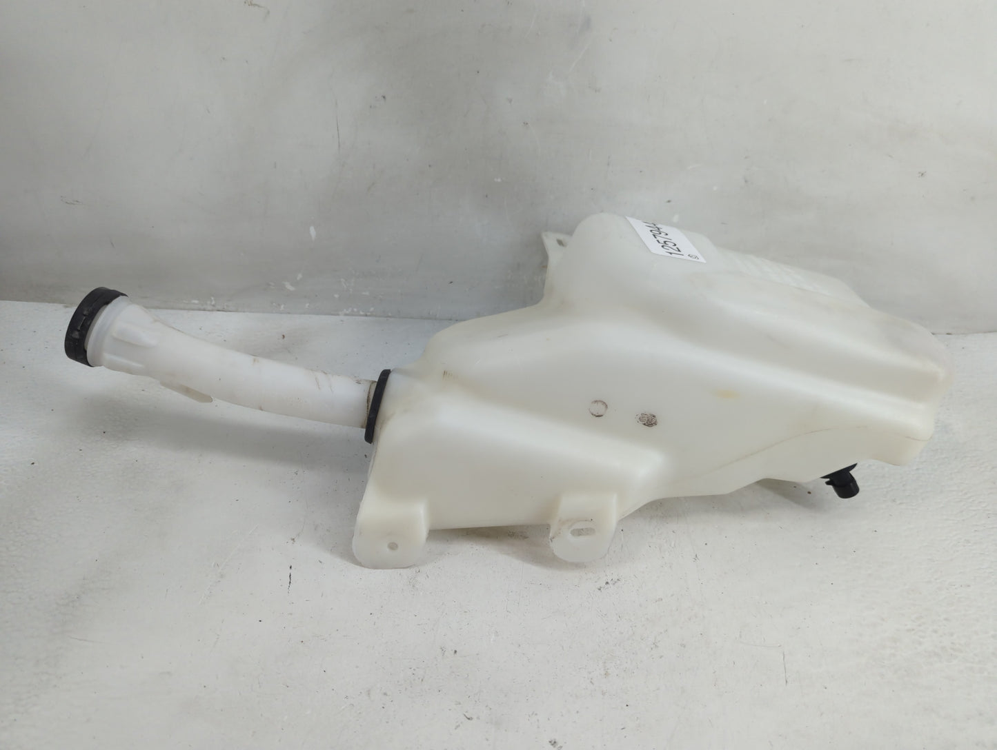 Cadillac Xts Windshield Washer Fluid Reservoir Bottle Oem - Oemusedautoparts1.com