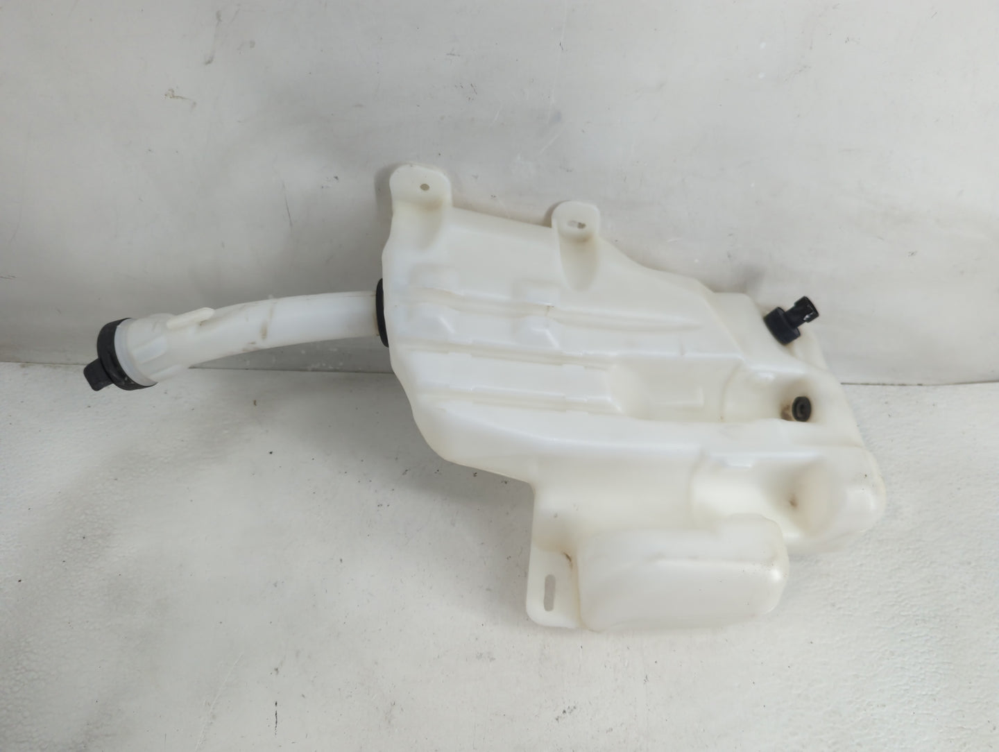 Cadillac Xts Windshield Washer Fluid Reservoir Bottle Oem - Oemusedautoparts1.com