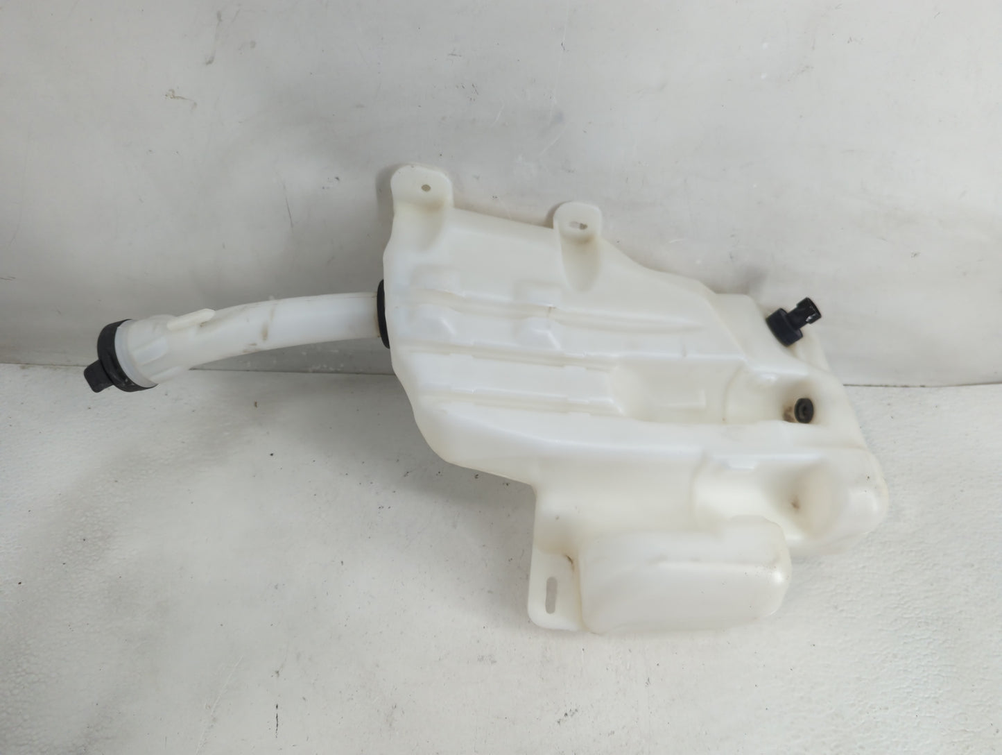 Cadillac Xts Windshield Washer Fluid Reservoir Bottle Oem - Oemusedautoparts1.com