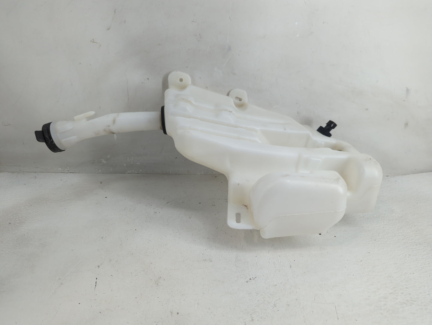 Cadillac Xts Windshield Washer Fluid Reservoir Bottle Oem - Oemusedautoparts1.com