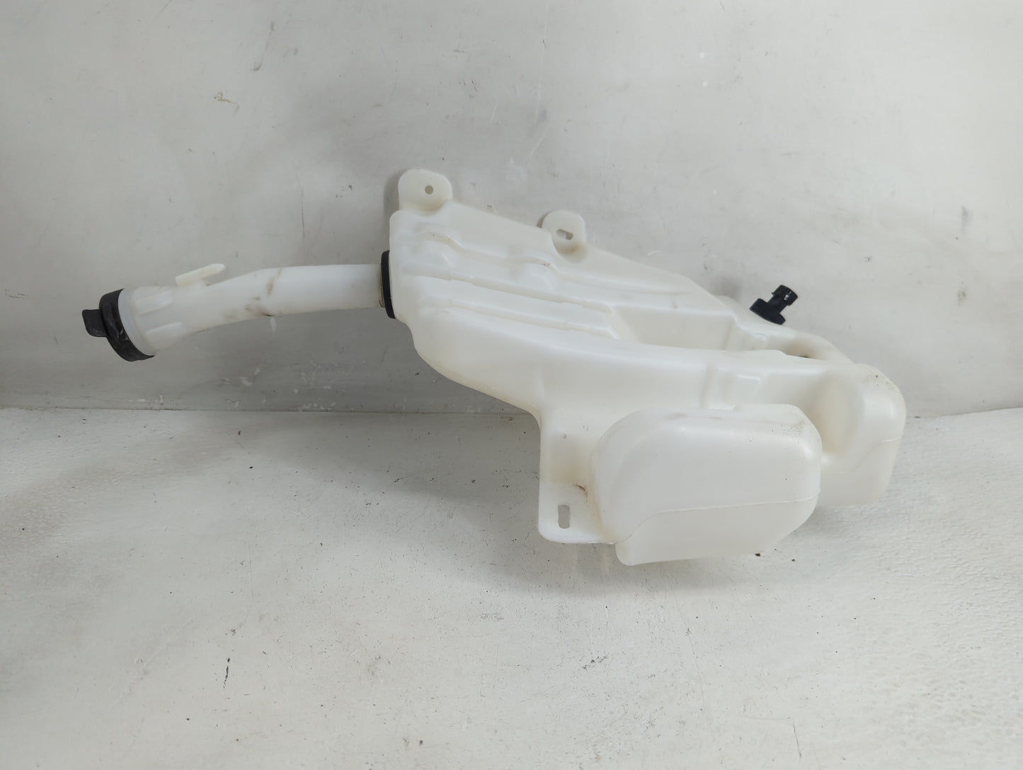 Cadillac Xts Windshield Washer Fluid Reservoir Bottle Oem - Oemusedautoparts1.com