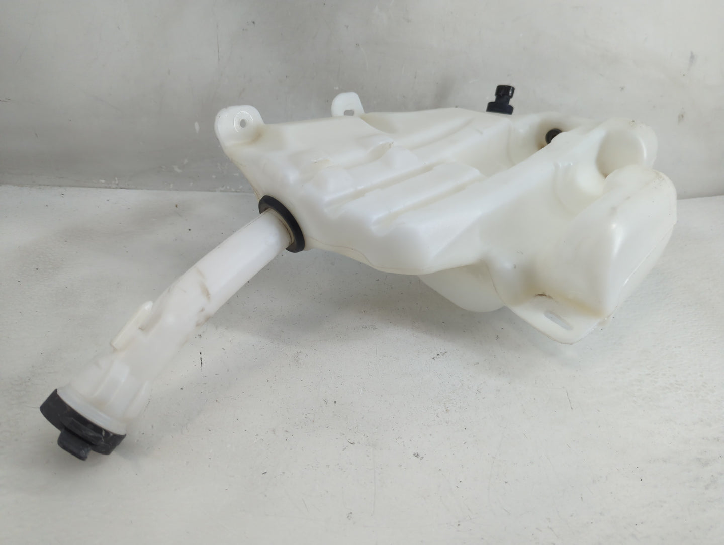 Cadillac Xts Windshield Washer Fluid Reservoir Bottle Oem - Oemusedautoparts1.com