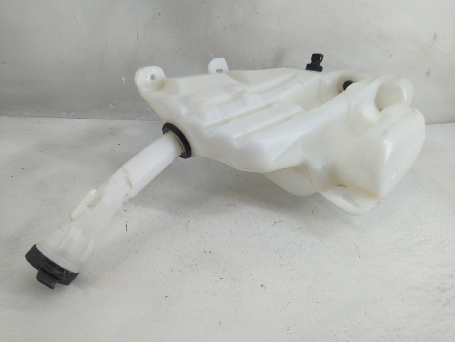 Cadillac Xts Windshield Washer Fluid Reservoir Bottle Oem - Oemusedautoparts1.com