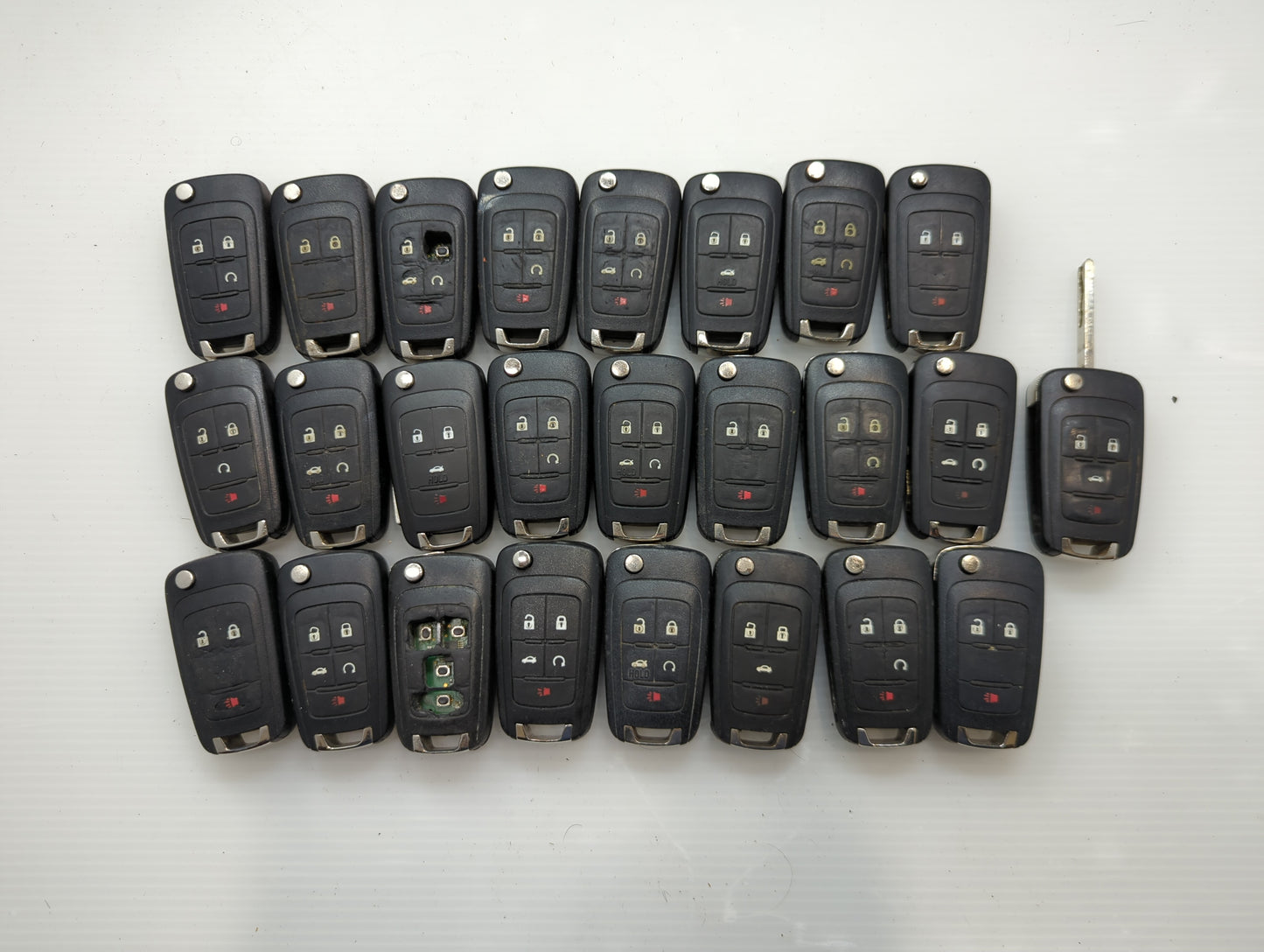 Lot of 25 Chevrolet Keyless Entry Remote Fob OHT01060512 | V2T01060512 - Oemusedautoparts1.com
