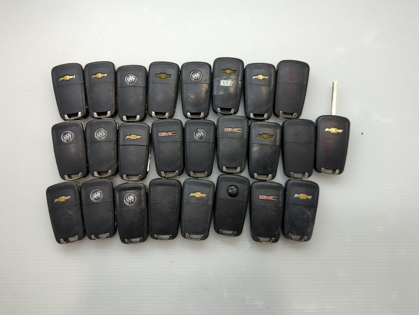 Lot of 25 Chevrolet Keyless Entry Remote Fob OHT01060512 | V2T01060512 - Oemusedautoparts1.com