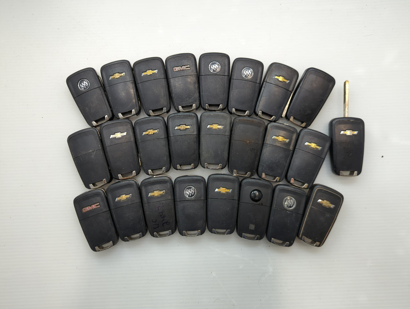 Lot of 25 Chevrolet Keyless Entry Remote Fob OHT01060512 | 2AOKM-GV12 | - Oemusedautoparts1.com
