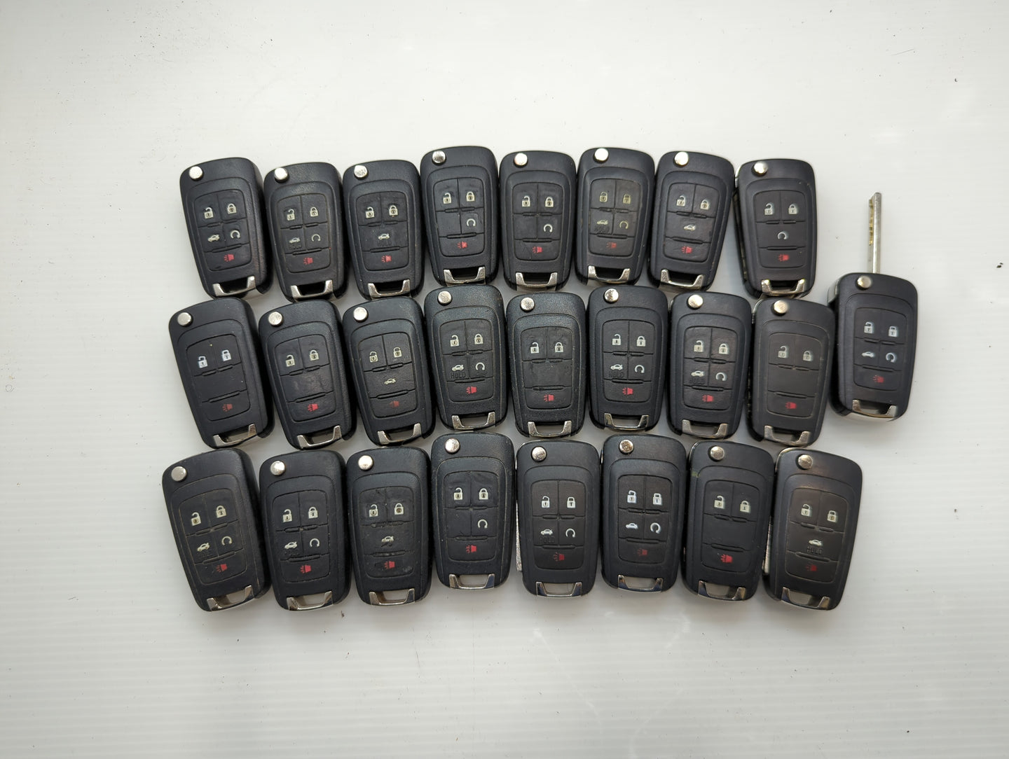 Lot of 25 Chevrolet Keyless Entry Remote Fob OHT01060512 | AVL-B01T1AC - Oemusedautoparts1.com