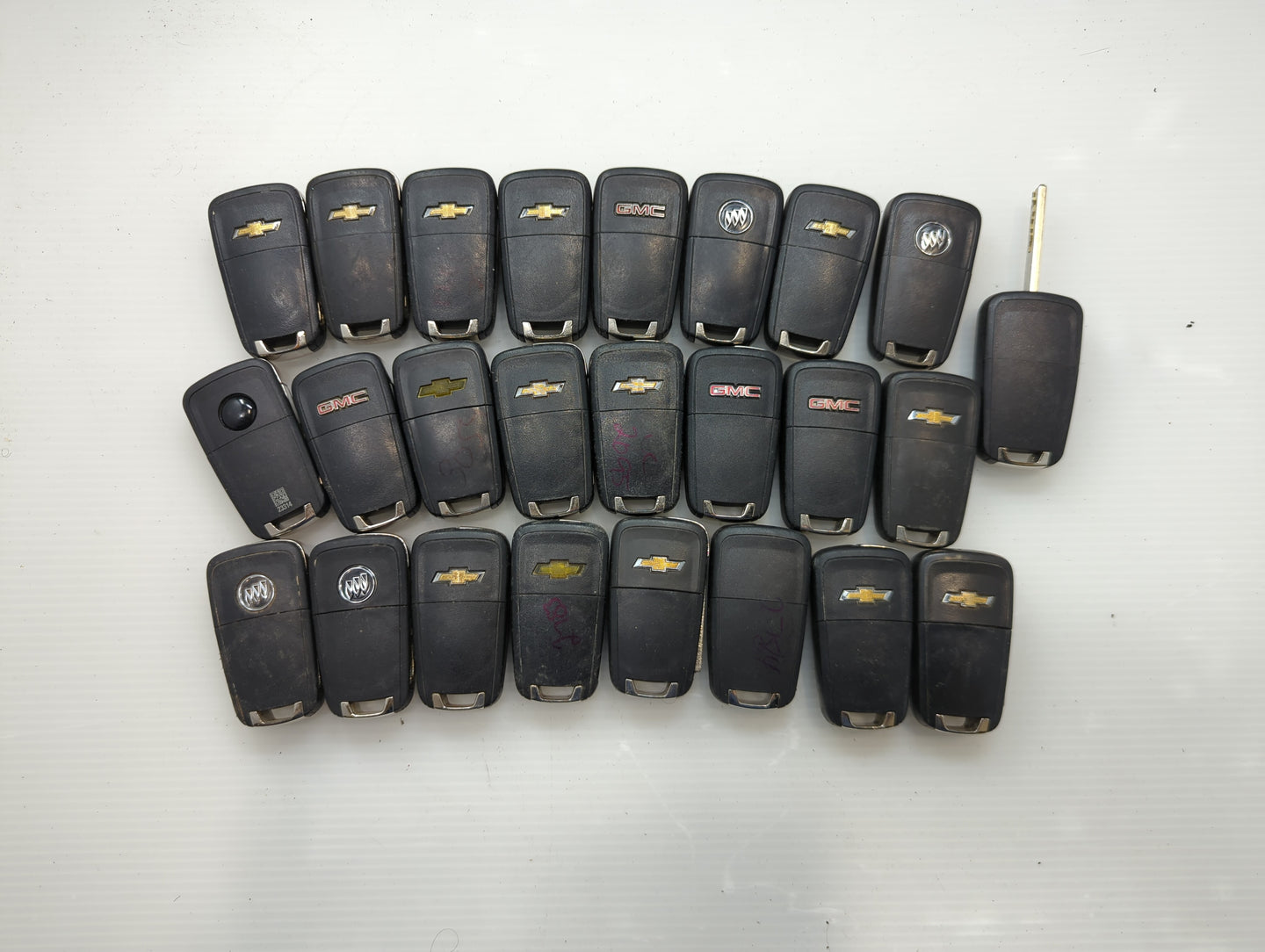 Lot of 25 Chevrolet Keyless Entry Remote Fob OHT01060512 | AVL-B01T1AC - Oemusedautoparts1.com
