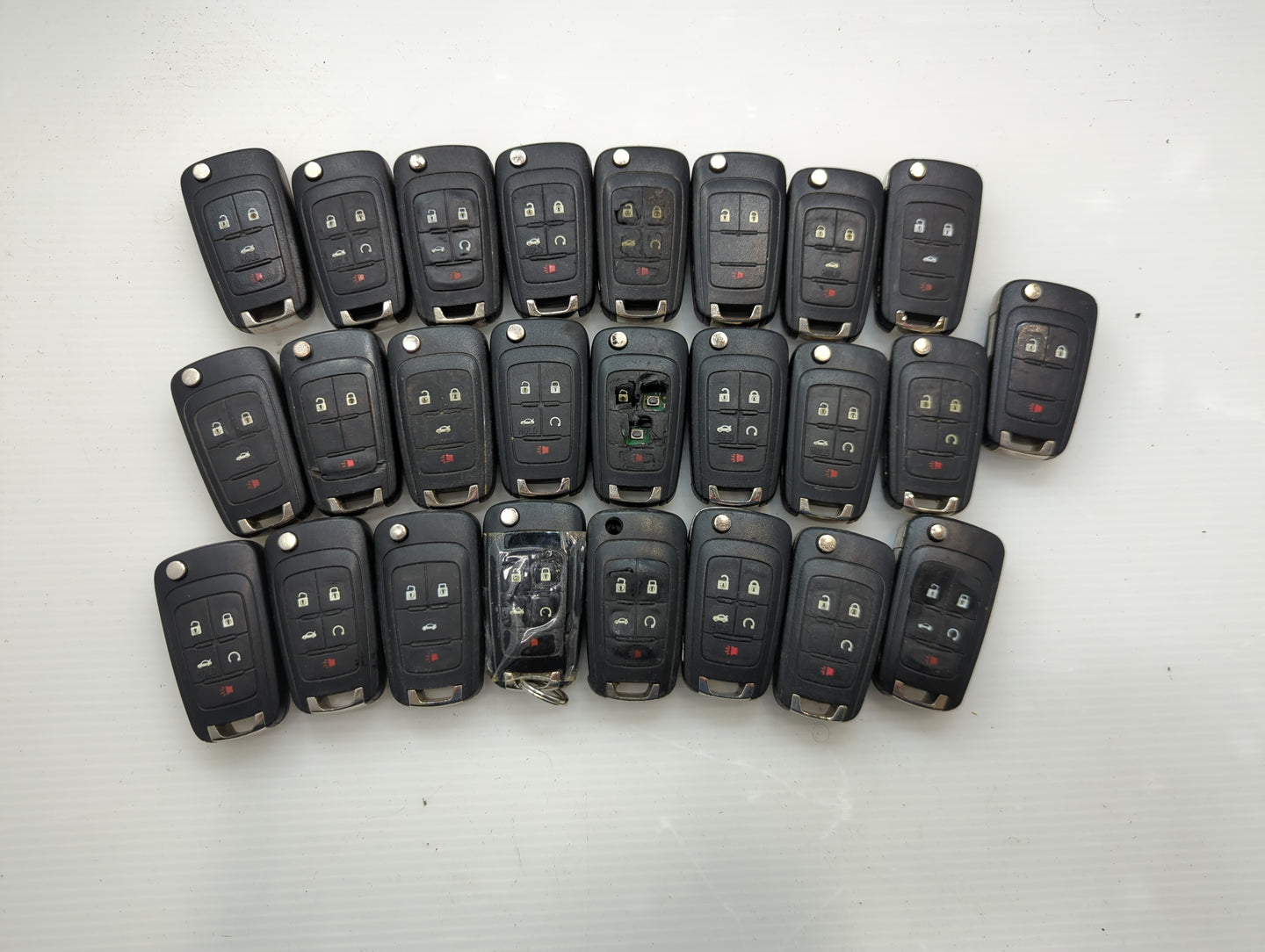 Lot of 25 Chevrolet Keyless Entry Remote Fob OHT01060512 | X32-GMHKG000 - Oemusedautoparts1.com