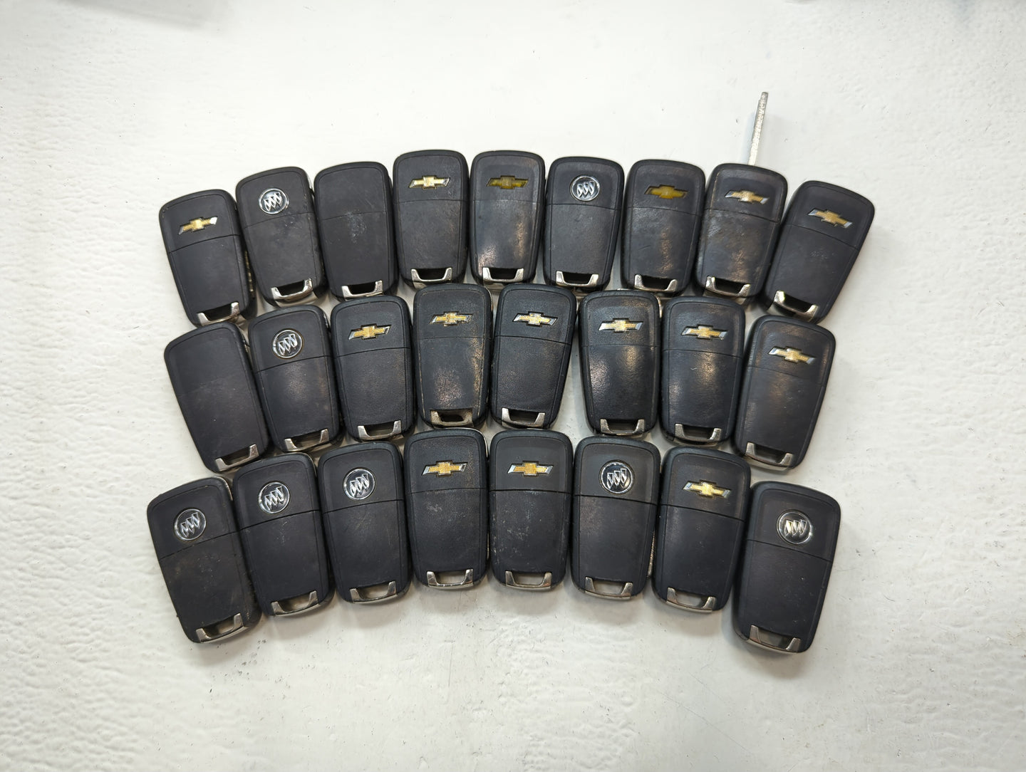 Lot of 25 Chevrolet Keyless Entry Remote Fob AVL-B01T2AC | OHT01060512 - Oemusedautoparts1.com