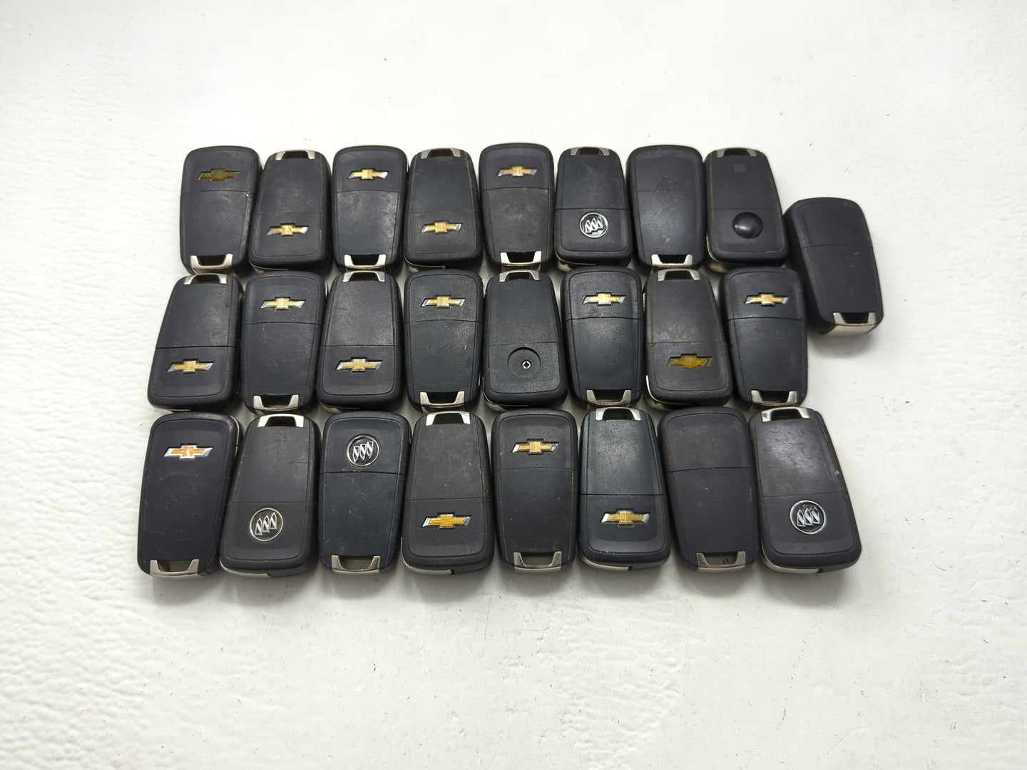 Lot of 25 Chevrolet Keyless Entry Remote Fob MIXED FCC IDS MIXED PART - Oemusedautoparts1.com