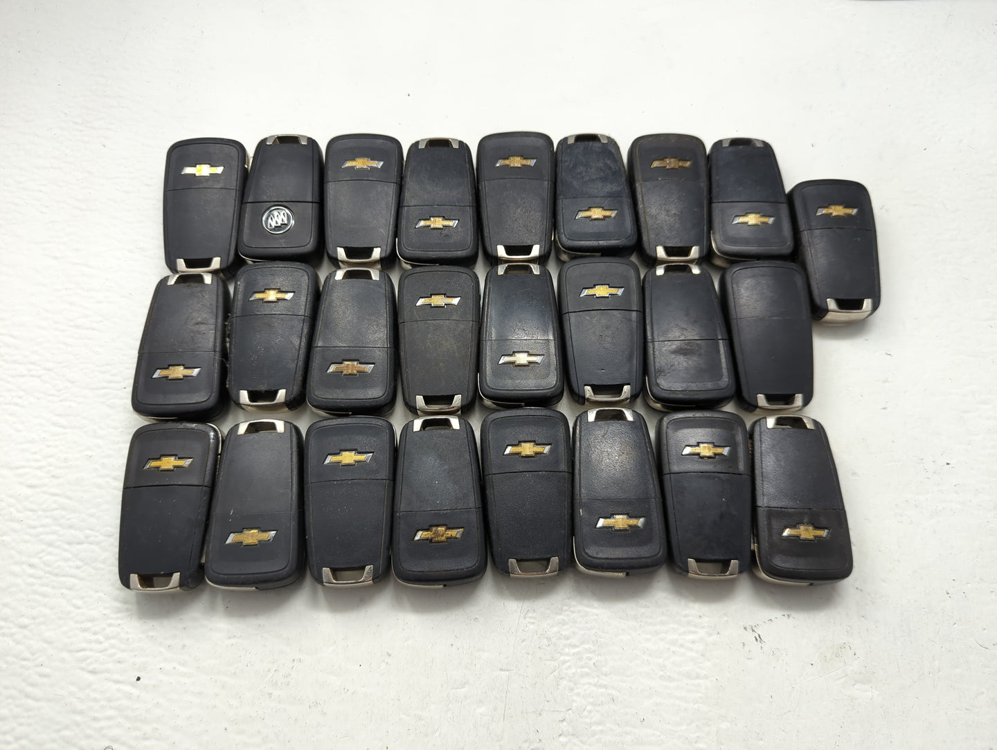 Lot of 25 Chevrolet Keyless Entry Remote Fob MIXED FCC IDS MIXED PART - Oemusedautoparts1.com