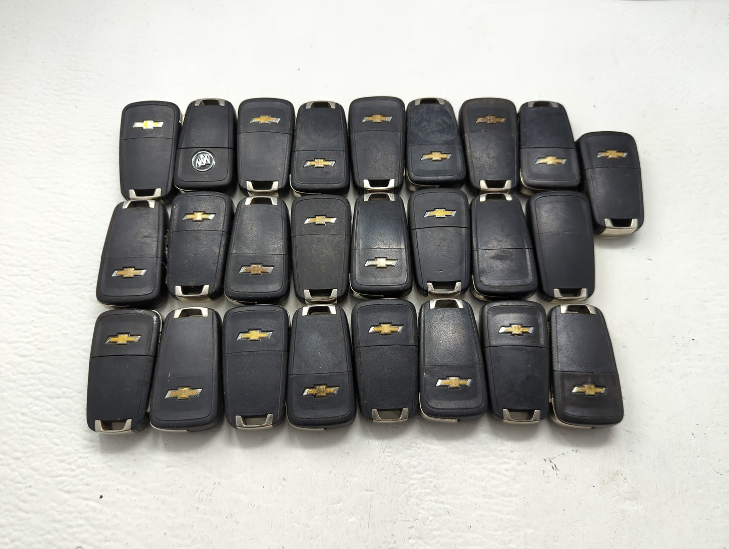 Lot of 25 Chevrolet Keyless Entry Remote Fob MIXED FCC IDS MIXED PART - Oemusedautoparts1.com