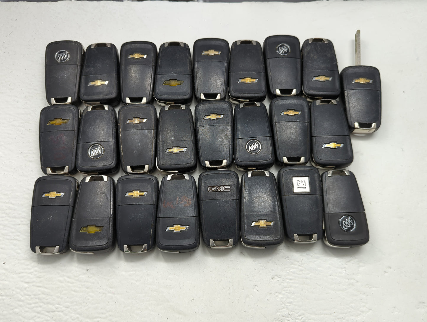 Lot of 25 Chevrolet Keyless Entry Remote Fob MIXED FCC IDS MIXED PART - Oemusedautoparts1.com