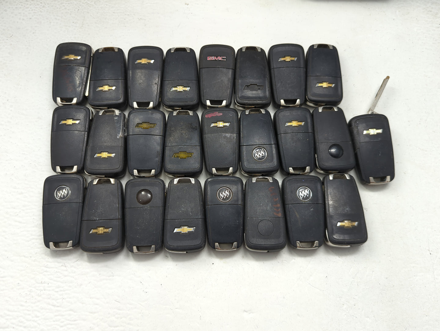 Lot of 25 Chevrolet Keyless Entry Remote Fob V2T01060512 | VT2T1016512 - Oemusedautoparts1.com