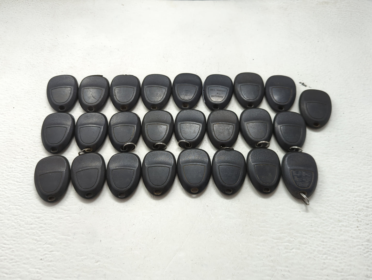Lot of 25 Chevrolet Keyless Entry Remote Fob MIXED FCC IDS MIXED PART 1476705 - Oemusedautoparts1.com