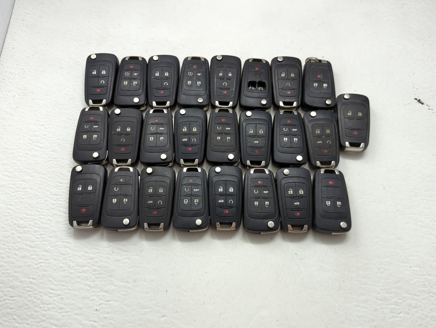 Lot of 25 Chevrolet Keyless Entry Remote Fob MIXED FCC IDS MIXED PART 1476721 - Oemusedautoparts1.com